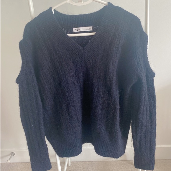 Zara black sweater Cut out shoulder sleeves - Picture 2 of 3